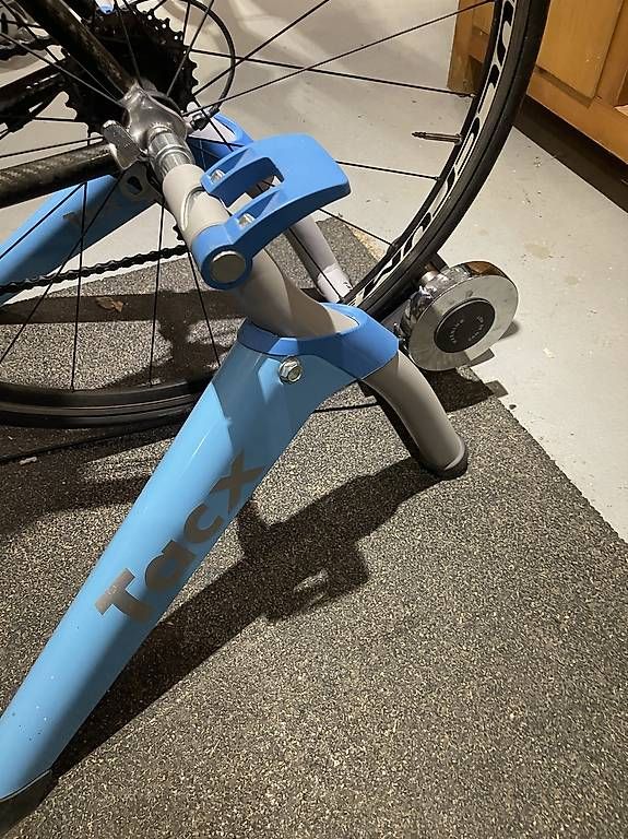 Hometrainer: Tacx Rollentrainer – Usato da Gümmenen venduto da Ragusa64 1