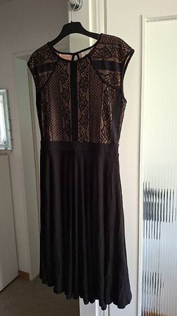 schwarzes Cocktailkleid
