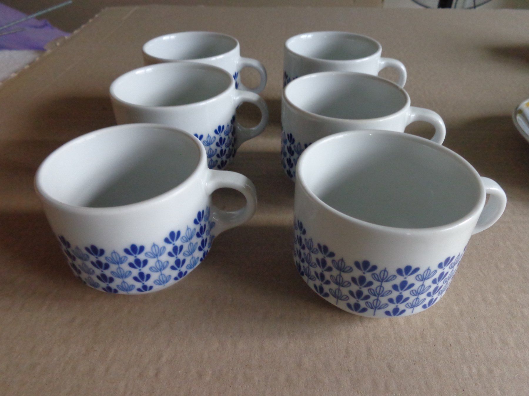 Set di piatti: Kaffee Geschirr Teller und Tassen mit Muster blau – Usato da Liestal venduto da Gecko16 8