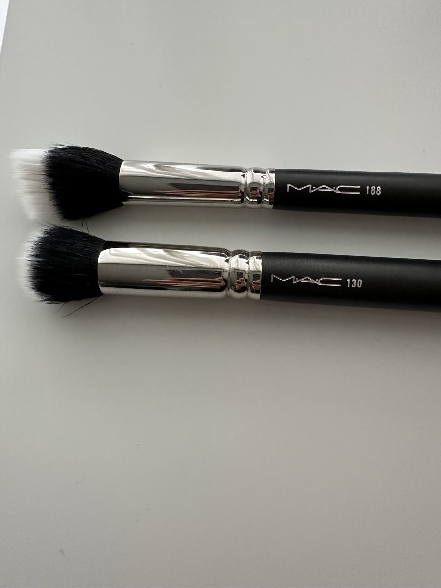 Mac Cosmetics Make-up: Mac pinceaux 130 et 188 – Nuovo (secondo la descrizione) da Courgevaux venduto da missceline5