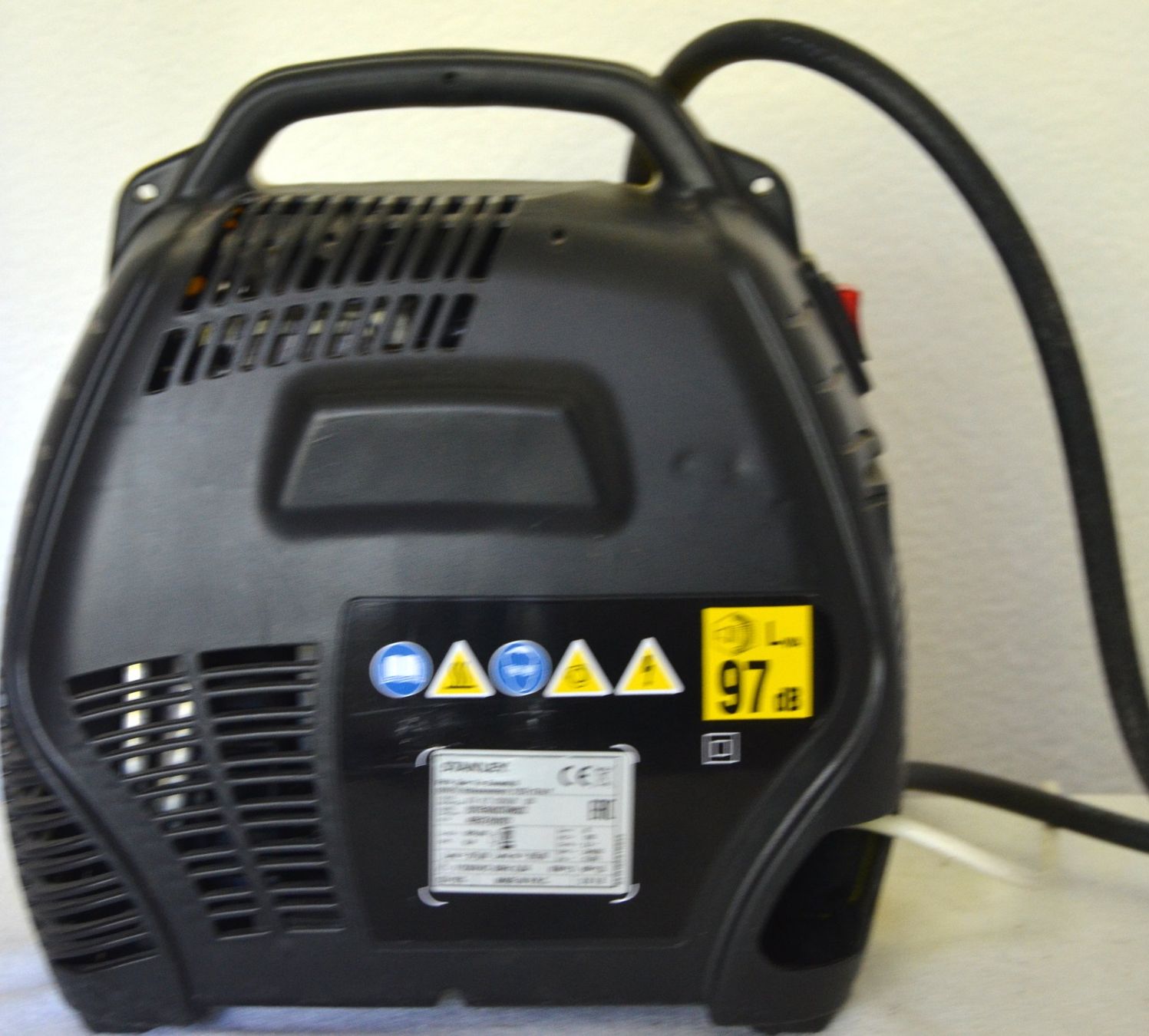Stanley Compressori: Stanley 1.5 HP 8 Bar Kompressor / Air compressor – Usato da Collonges venduto da arashee 1