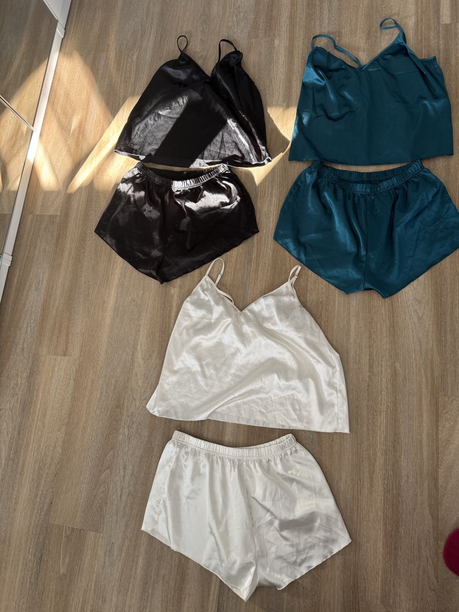 Negligees & Pyjamas: pyjama set – Gebraucht aus Sierre von jen_w8vt