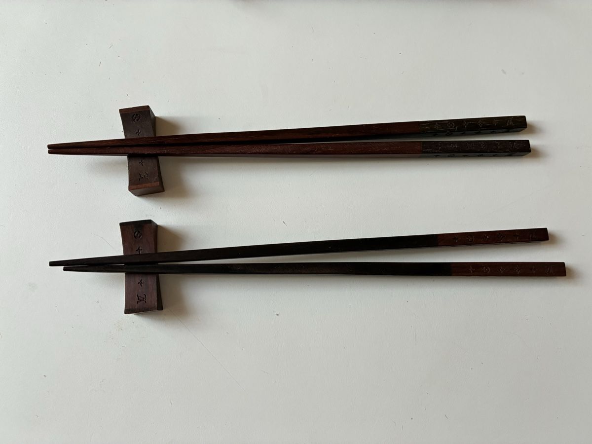 Louis Vuitton Bestecksets: Louis Vuitton Baguettes Essstäbchen Set – Neu (gemäss Beschreibung) aus St.Moritz von fseidensticker 2