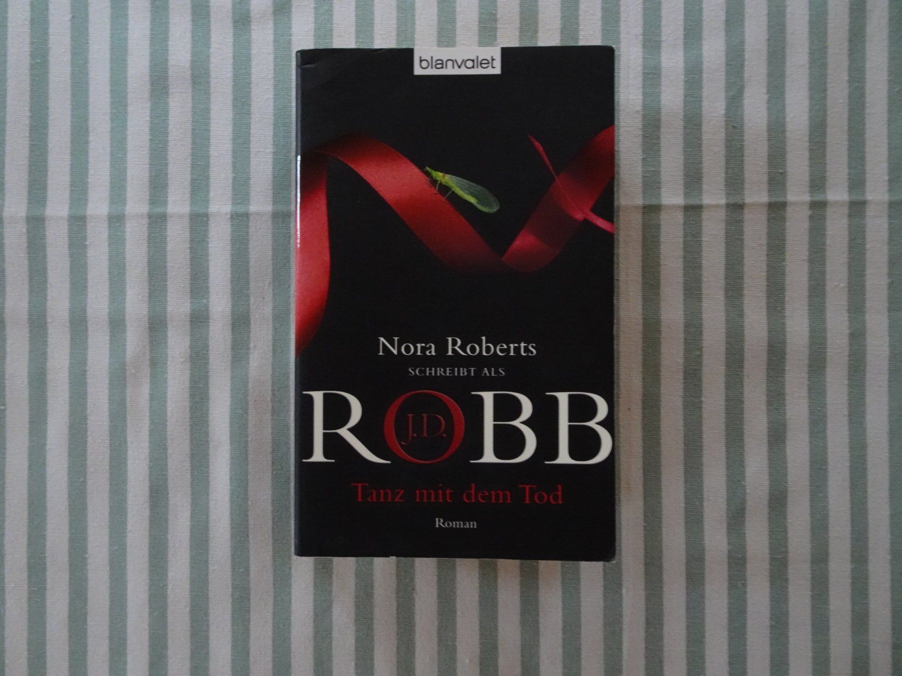 Libri: Nora Roberts - J.D. ROBB - Tanz mit dem Tod - B1074 – Usato da Küssnacht am Rigi venduto da Bookslove-Divers