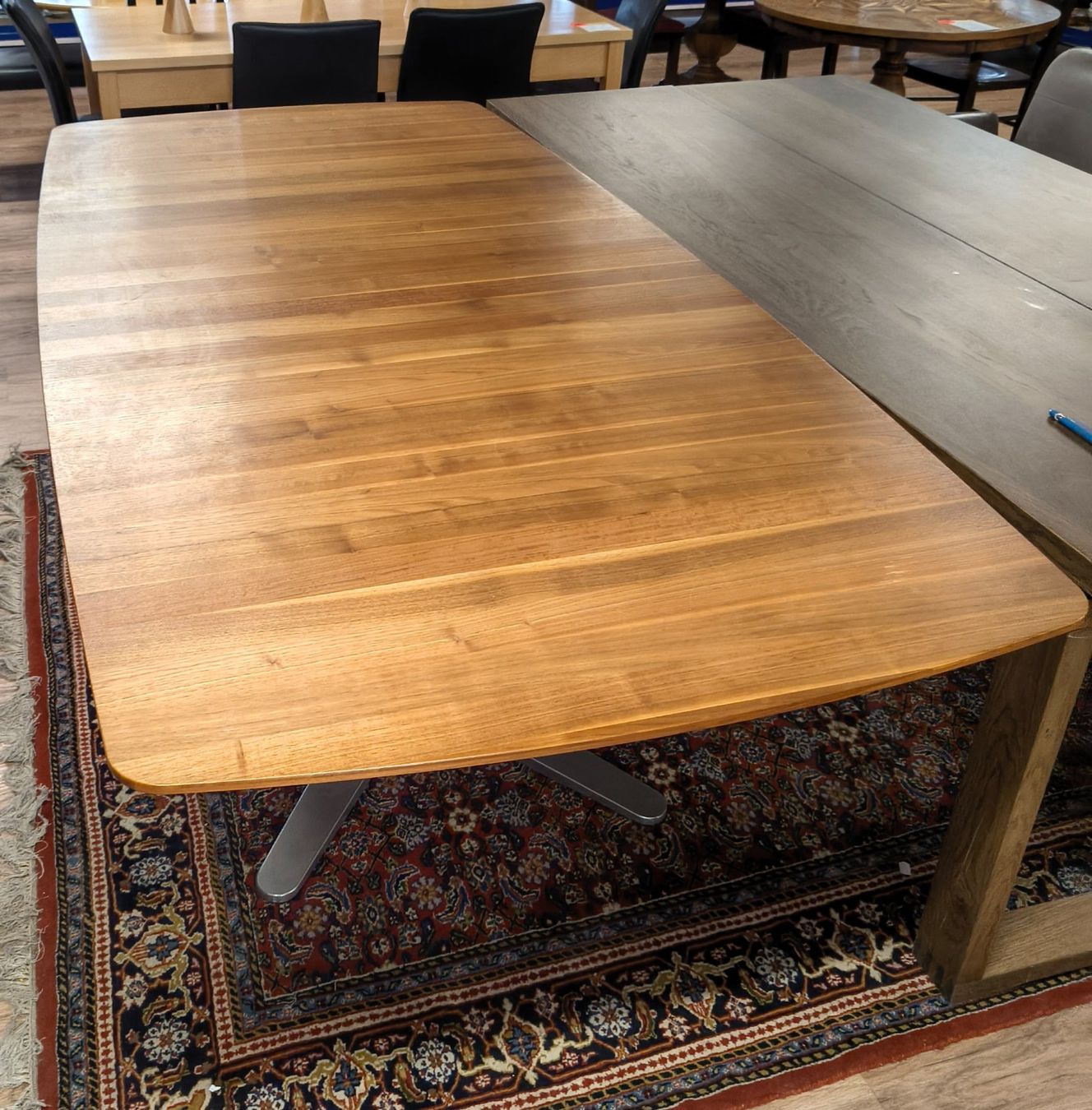Tables: Esstisch mit 2 Füssen – D'occasion à Basel par bk_brockibasel 1