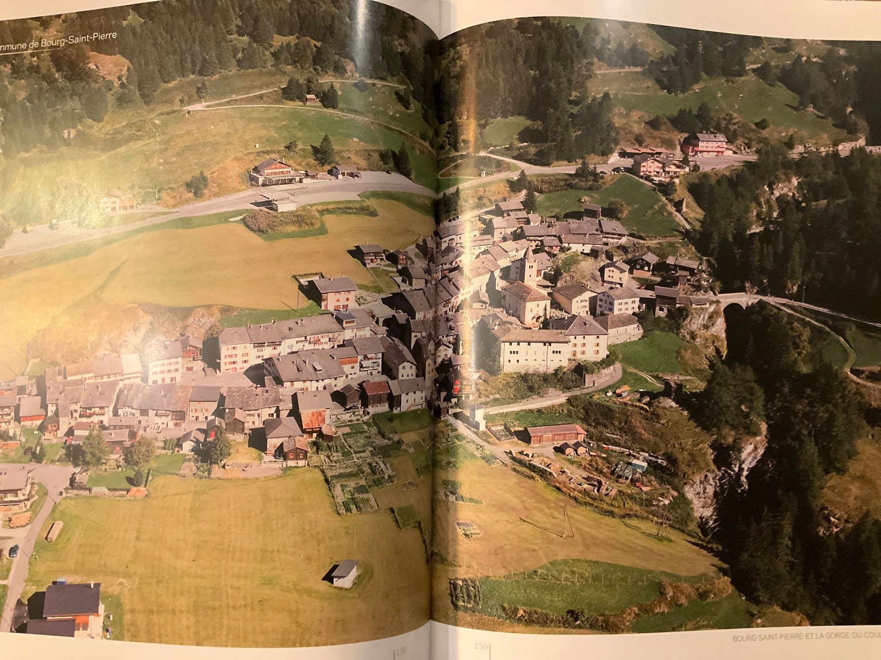 Livres: Communes valaisannes vues d'oiseau! – D'occasion à Avenches par Lactobacille 4
