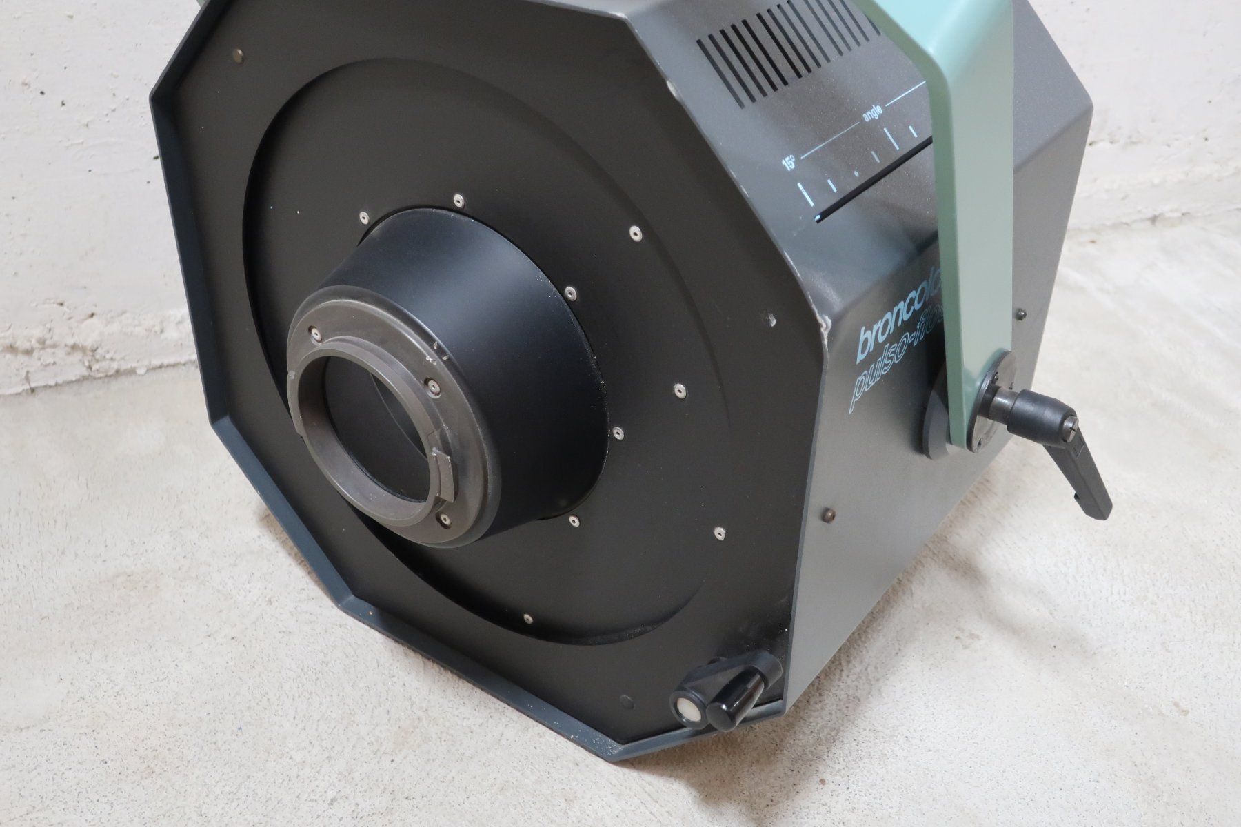 Broncolor Flash: Broncolor Pulso Flooter Fresnel – Difettoso da Zürich venduto da dnk_nrd8 2