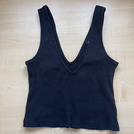 V-neck crop top
