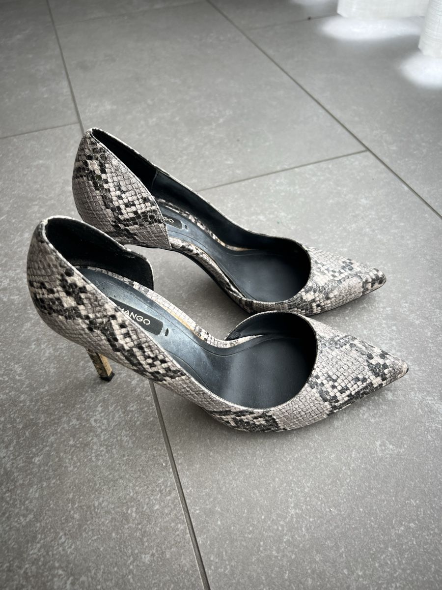 Collants: 2 pairs of high heels – D'occasion à Mendrisio par gun_8gcm 1