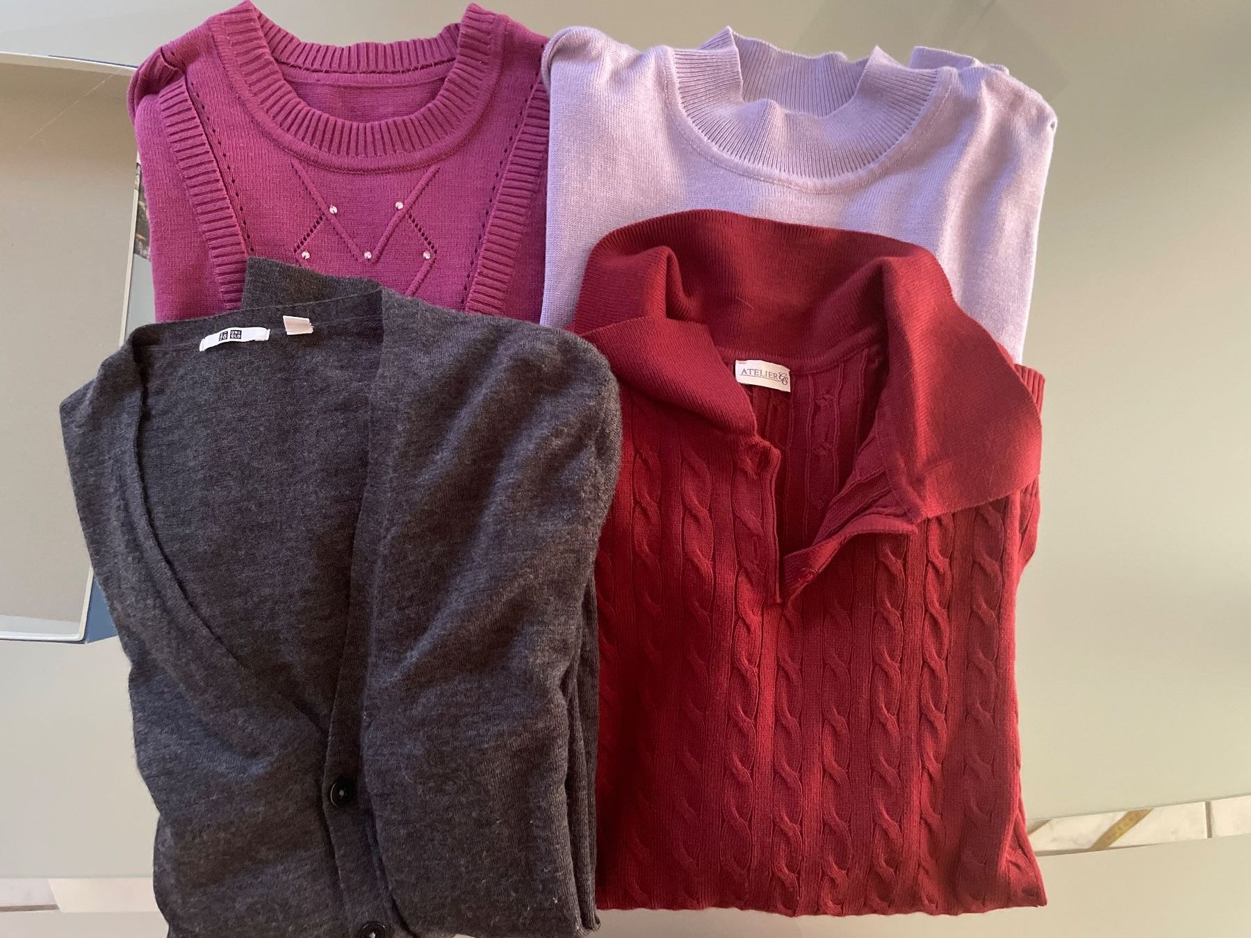 Lotti di vestiti: 3 Pullis 1 Jäggli / Uniqlo – Usato da Kappelen venduto da Waloga 1