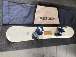 Snowboard mit Bindung und Tasche