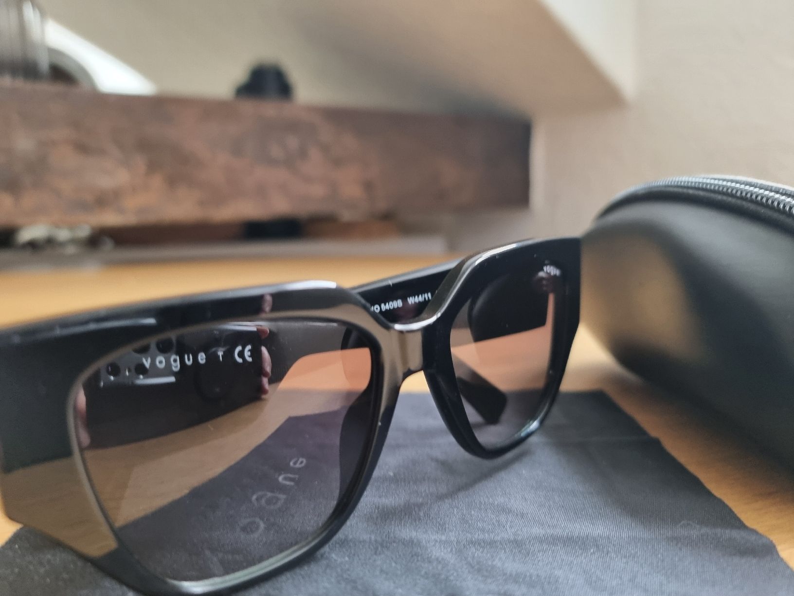 Vogue Brillen & Gläser: Vogue Sonnenbrille – Gebraucht aus Interlaken von NataliiaS 1