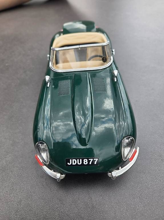 Modellini d'auto: Jaguar "E" Coupé (1961)  – Usato da Herznach venduto da koro02 1