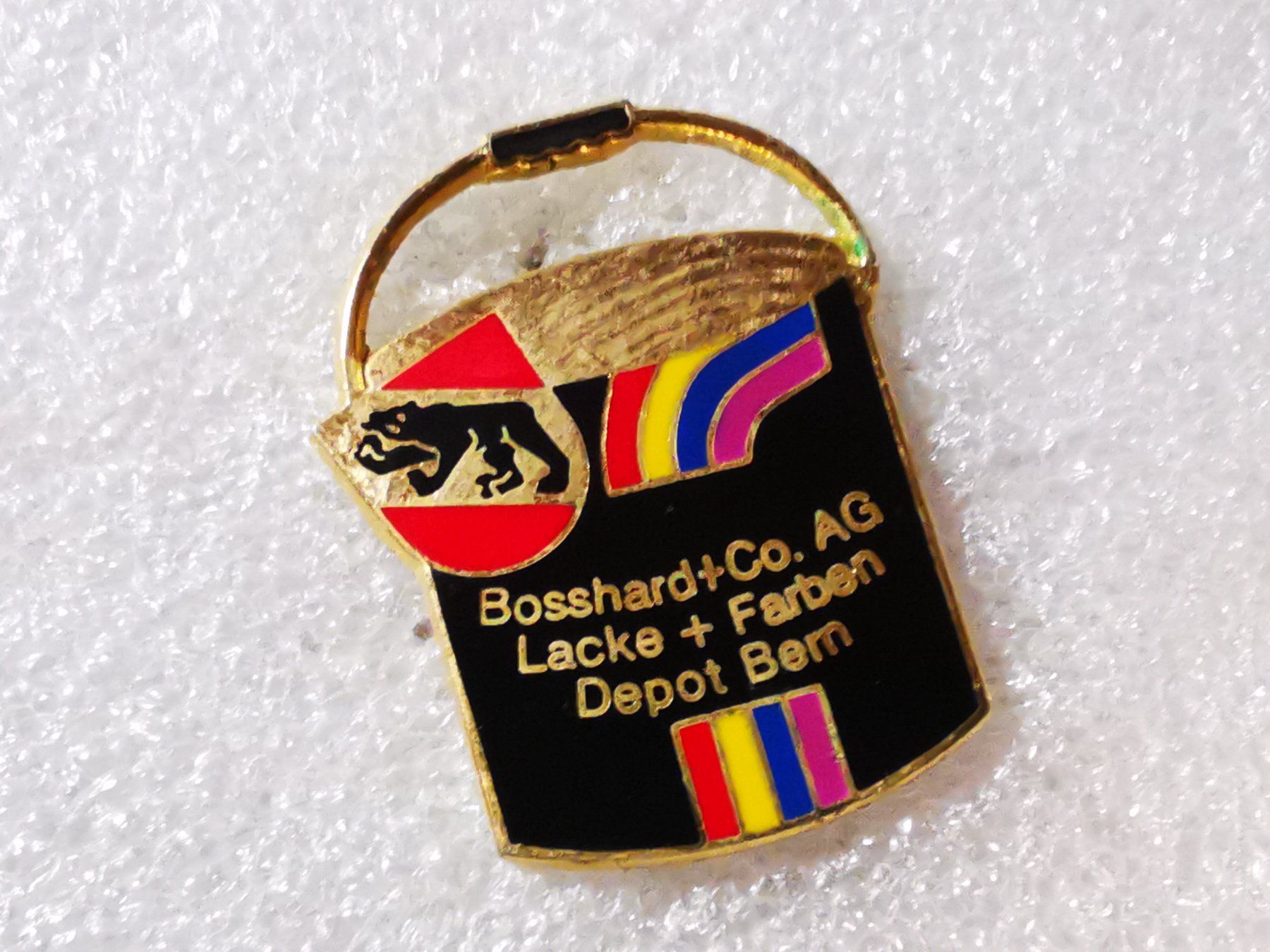 Placchette & Badge: Ansteckpin 145: Bosshard & co Farben Bern – Usato da Oppligen venduto da Pin-Fall-Shop