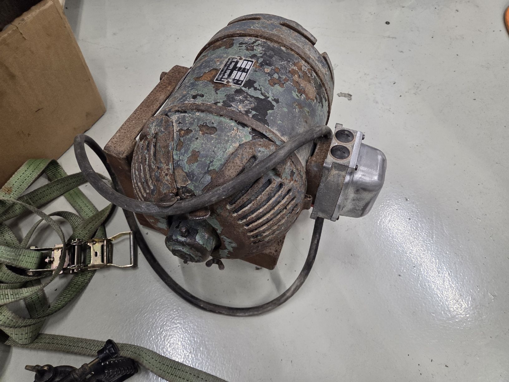 Motori: Antiker Elektromotor 400V – Difettoso da Böbikon venduto da Domplex 1