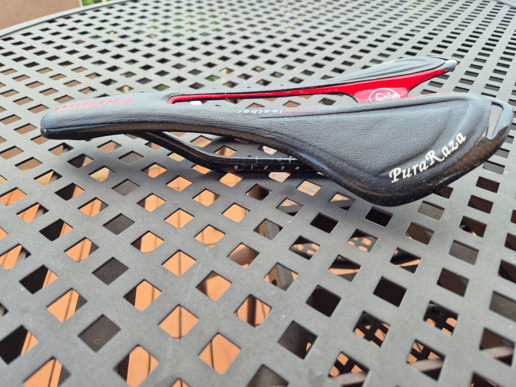 Ersatzteile: Selle vélo Carbone – Neu (gemäss Beschreibung) aus Cossonay-Ville von Axe_ll_e 3