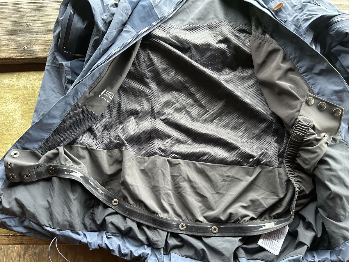 Norrøna Giacche: Norrona Gore-Tex Jacke Damen – Usato da Frutigen venduto da w08 4