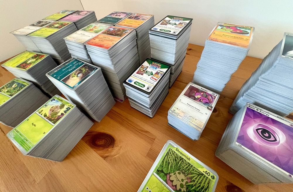 Huge Pokémon Scarlet & Violet Bulk Lot – 7500+ Cards (Neu (gemäss Beschreibung)) in Olten für