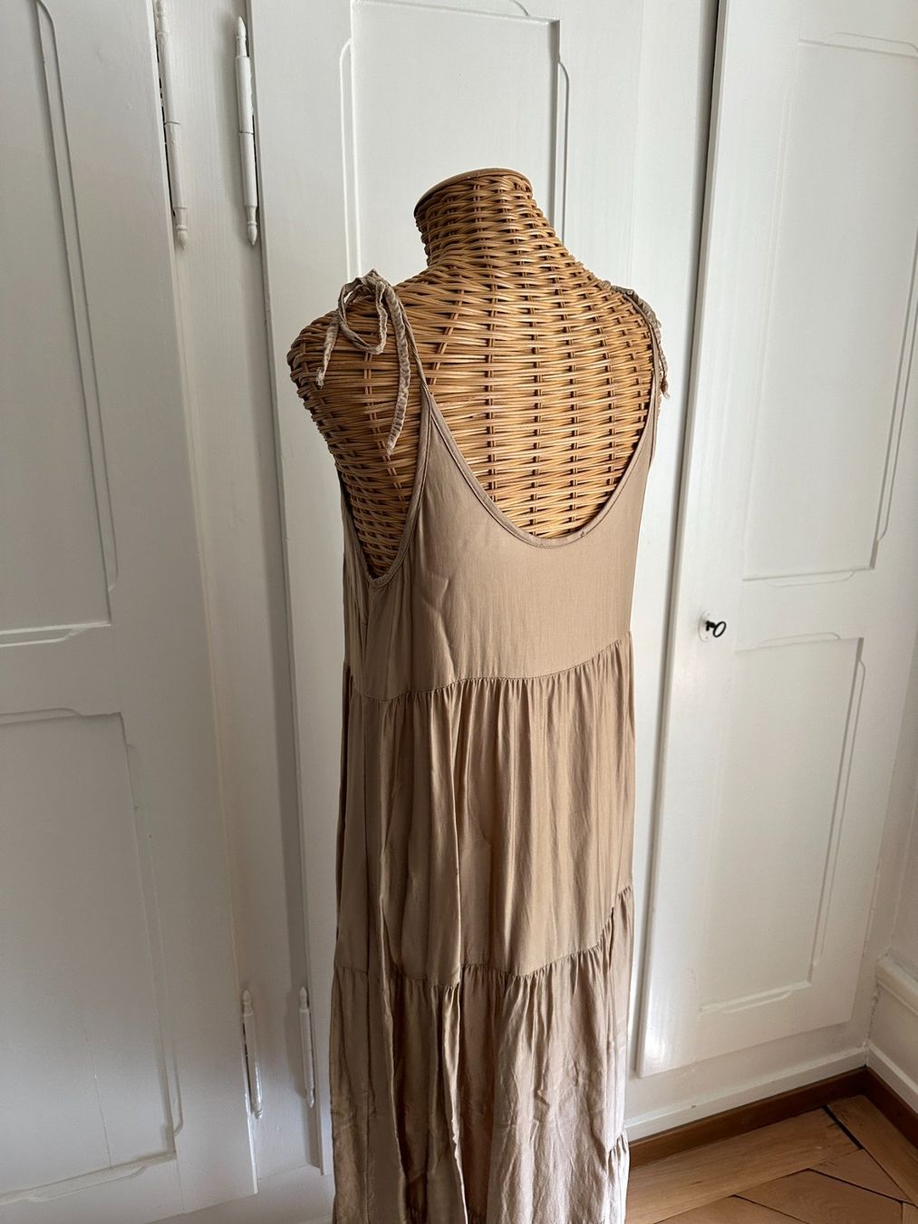 Vestiti: Maxikleid beige luftig – Usato da Zürich venduto da Diazaio 2