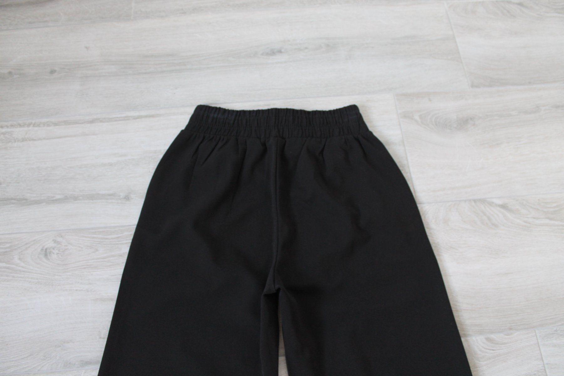 Pantaloni: Pantacourt élégant taille M – Usato da Chez-le-Bart venduto da jasse 2