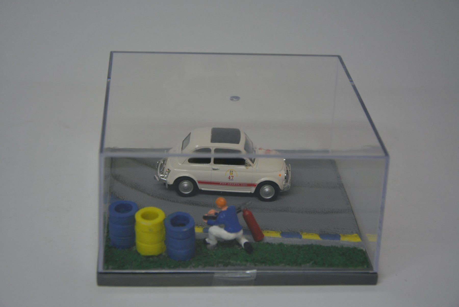 Fiat Modellautos: Fiat 500 Abarth , Diorama , 1:43 – Neu (gemäss Beschreibung) aus Goldach von Feivel9 4