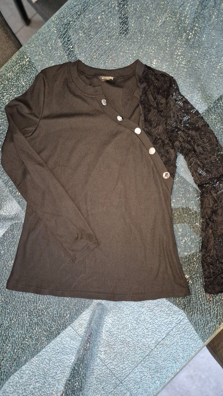 T-shirt: Maglia elegante – Usato da Gordevio venduto da RUBY104 3