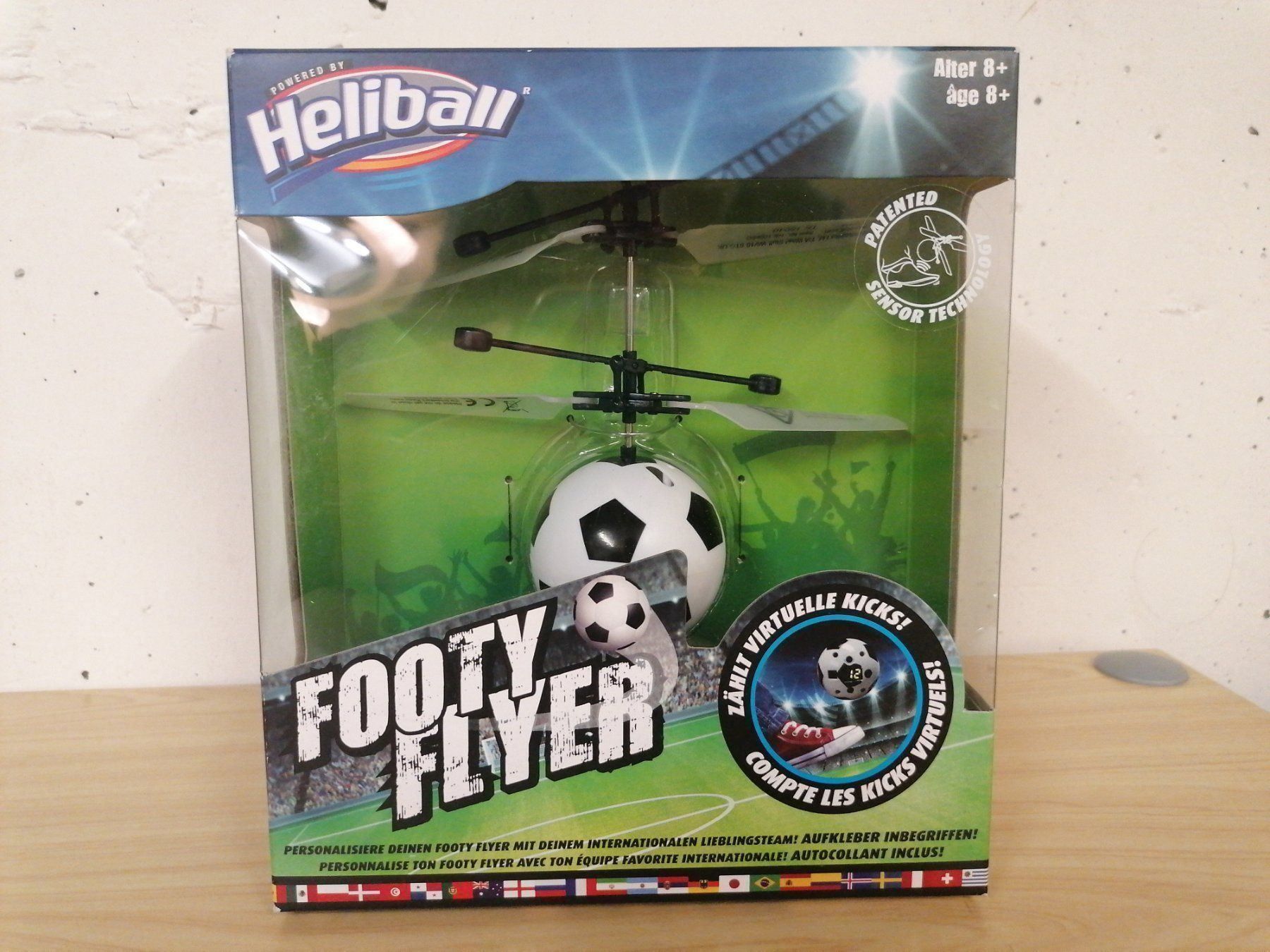 Pezzi di ricambio: Footy Flyer "Zählt virtuelle Kicks" – Nuovo e nell'imballaggio originale da Bäch SZ venduto da Swissy46