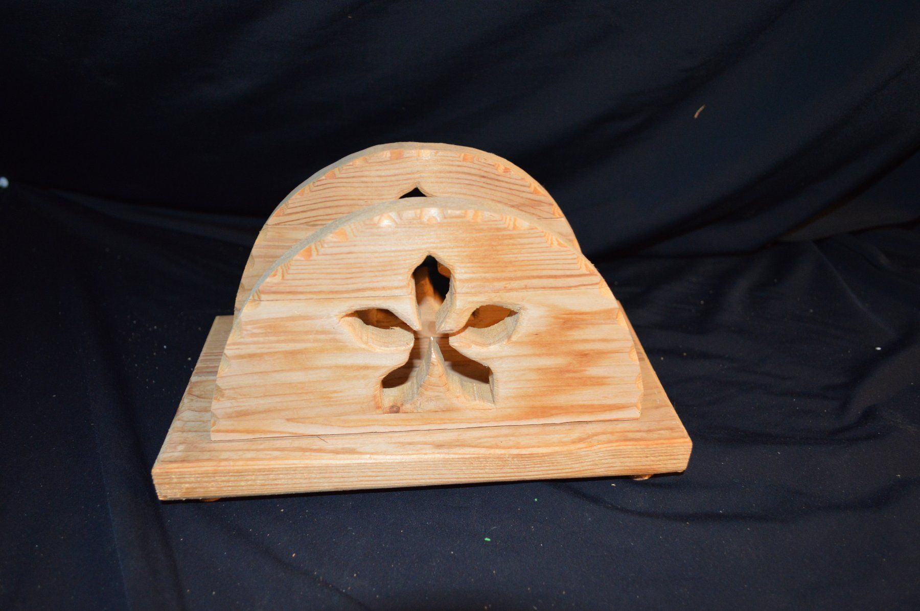 Holzartikel: Holz Serviettenhalter mit Schnitzerei handgemacht – Gebraucht aus Buchs SG von die_zc5l