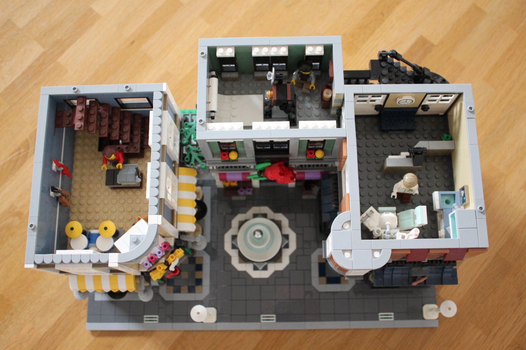 Lego Jeux de construction: Lego Creator 10255 Stadtleben – D'occasion à Mörschwil par leg_yrn8 1