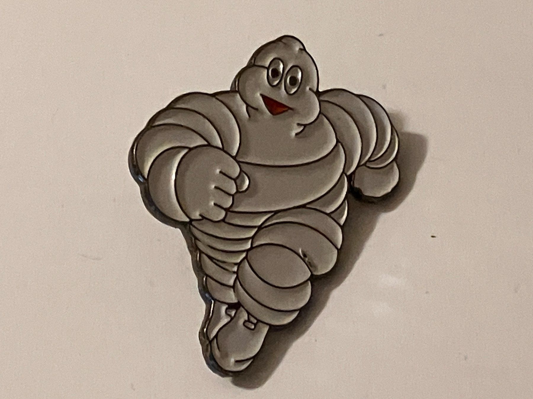 Placchette & Badge: 1 Pin Michelin Männchen – Usato da Basel venduto da djwwpp