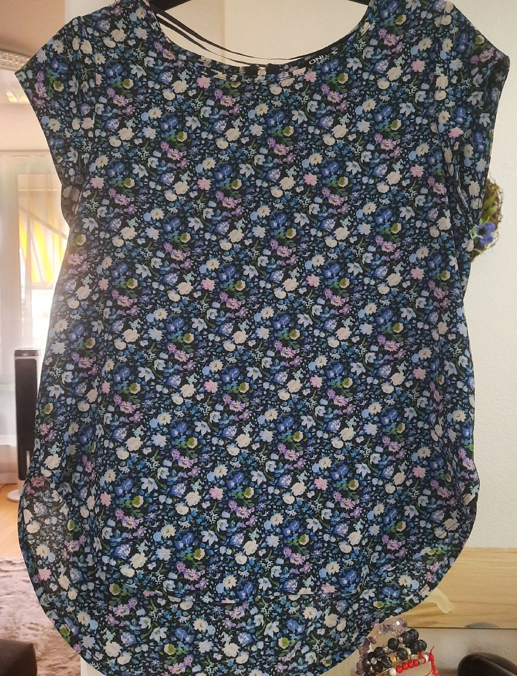 Only Camicette: Damenbluse ONLY Grösse 36 Blumenmuster kurzarm – Nuovo (secondo la descrizione) da Solothurn venduto da lsc_pf99