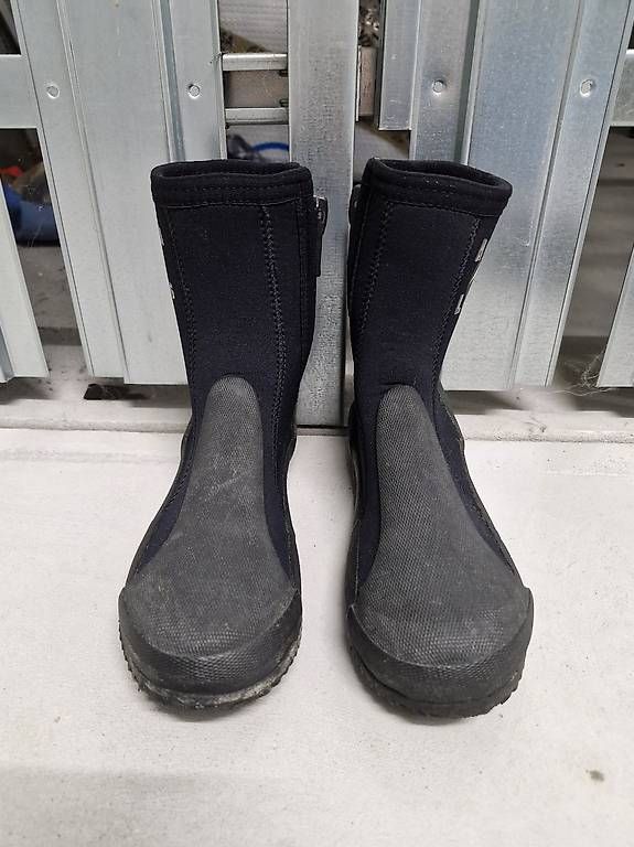 Chaussures hommes: Calzari in neoprene da subacquea – D'occasion à Giubiasco par bar_r9hz 1