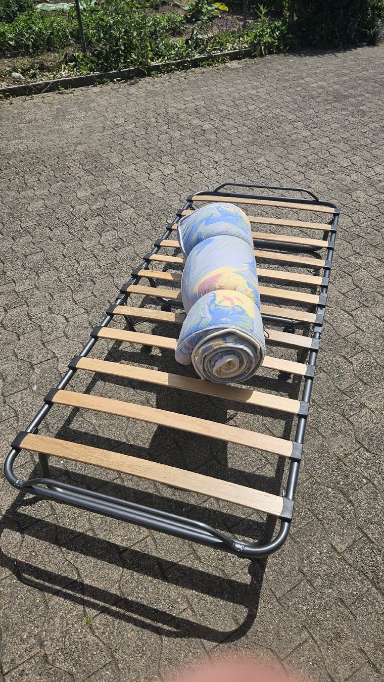 Betten: Klappbett 80x200cm mit Matratze – Gebraucht aus Tuggen von Cbond007