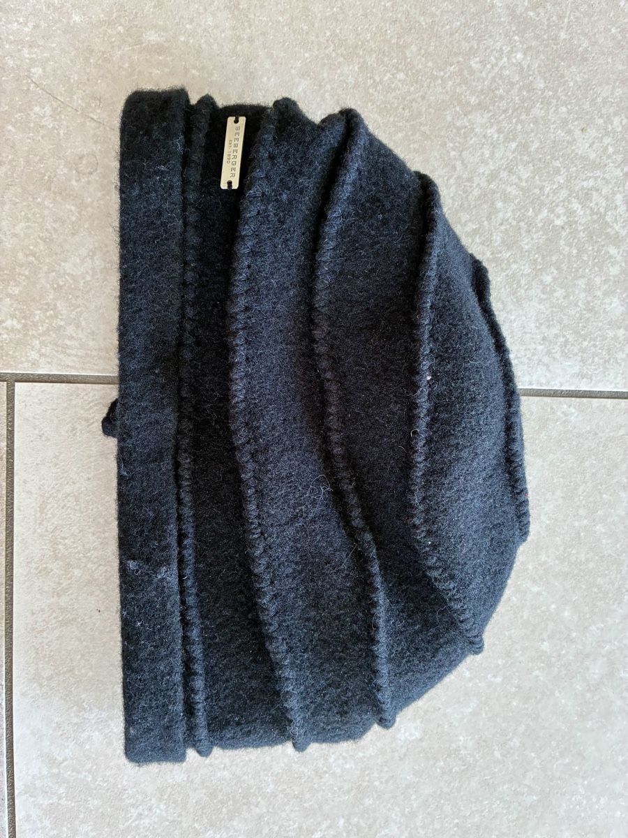 Copricapi, berretti & cappellini: Chapeau en laine 100% – Usato da Yverdon-les-Bains venduto da Jane_Lane 1