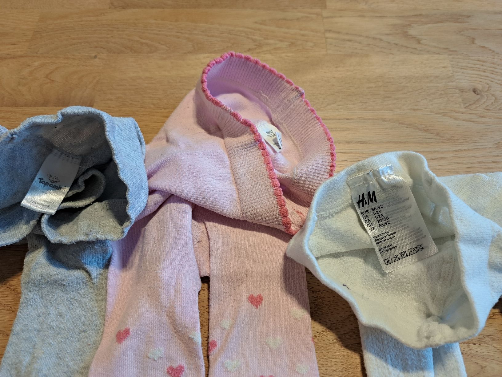 Strümpfe & Strumpfhosen: 3er Set Mädchen Strumpfhosen, Grösse 86/92 – Gebraucht aus Bergdietikon von Staphylococcus 3