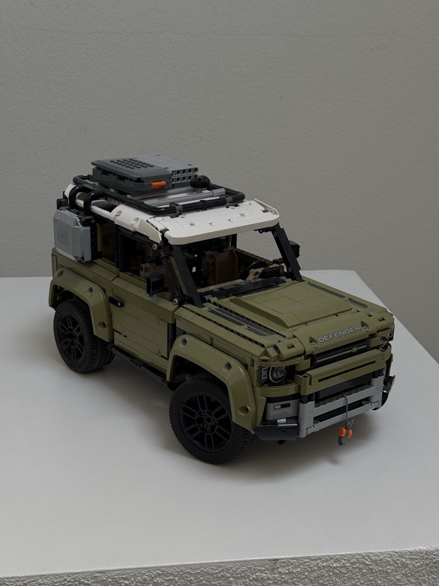 Land Rover Voitures modèles: LEGO Technic Land Rover Defender 42110 assembled – D'occasion à Lufingen par colinluetzelschwab