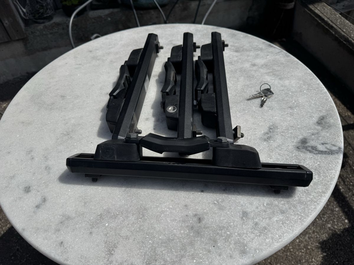 Thule Portapacchi: Thule Caprock Crossbar Kit  – Usato da Bremgarten b. Bern venduto da Fusum