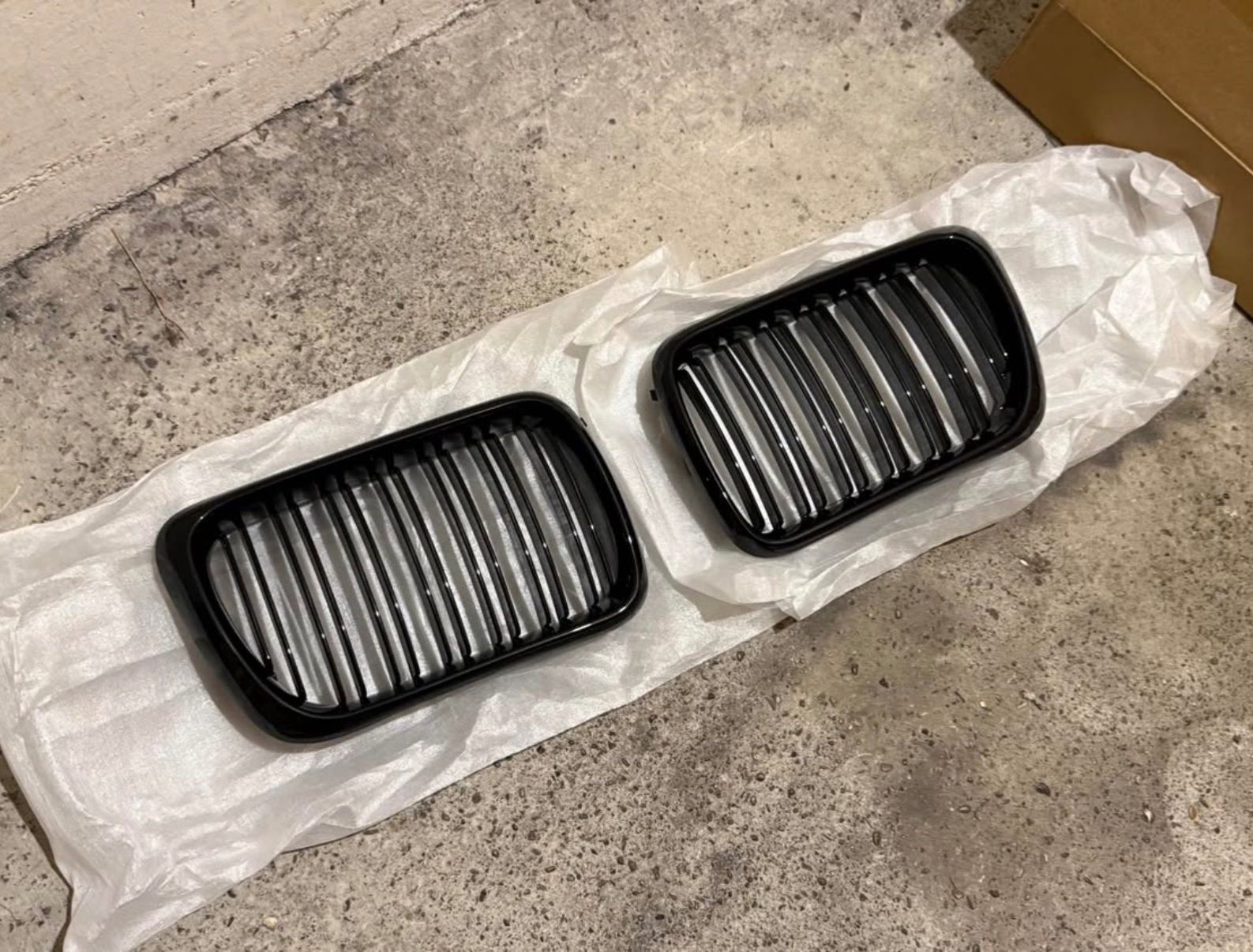 Alle Autoersatzteile: BMW E36 Kühlergrill Schwarz metallic – Neu und originalverpackt aus Bülach von Meti2023 1