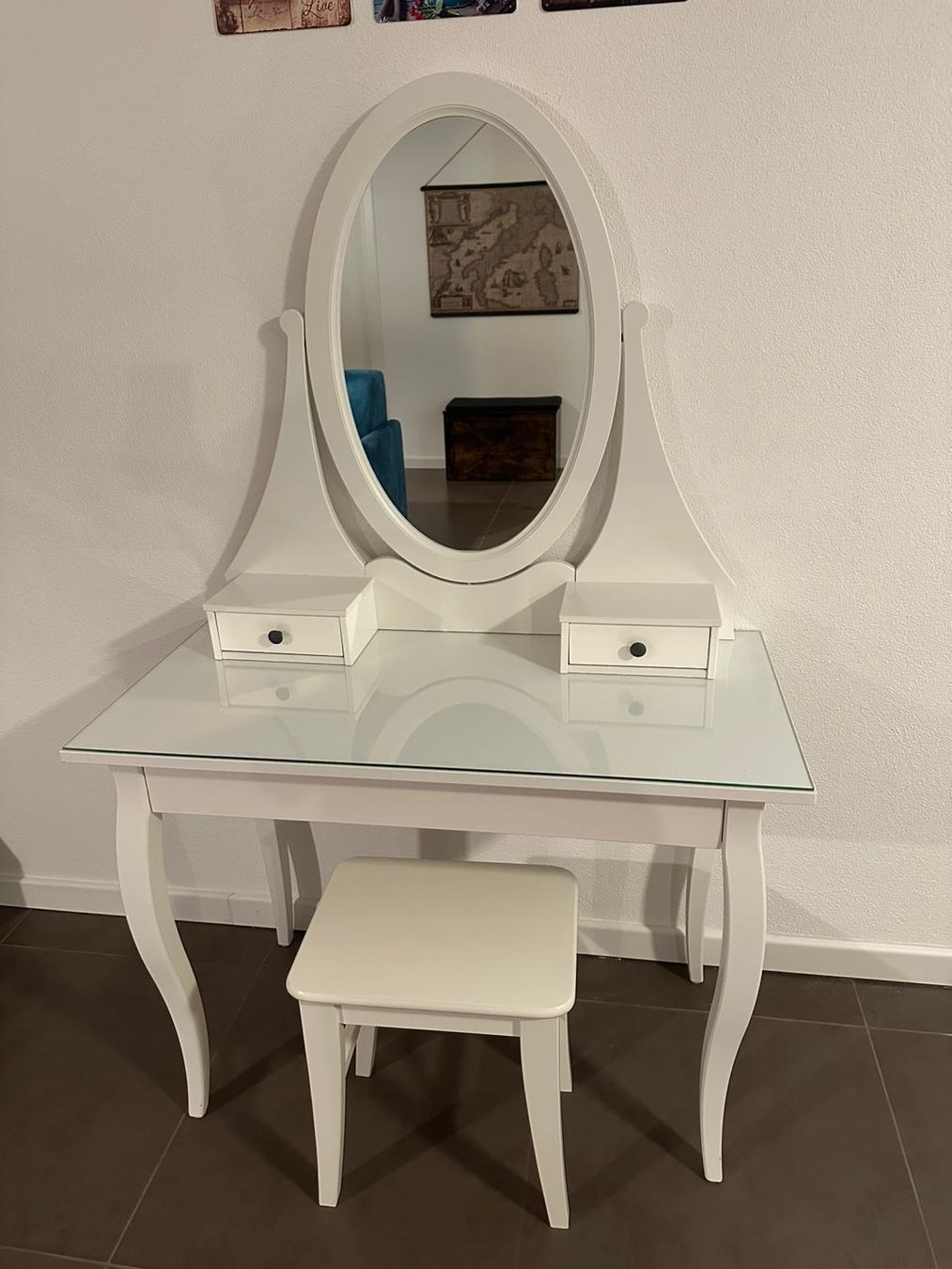 Ikea Tavoli da trucco: MOBILETTO DA CAMERA CON SPECCHIO E SGABELLINO BIANCO – Usato da Pura venduto da and_8dzs 2