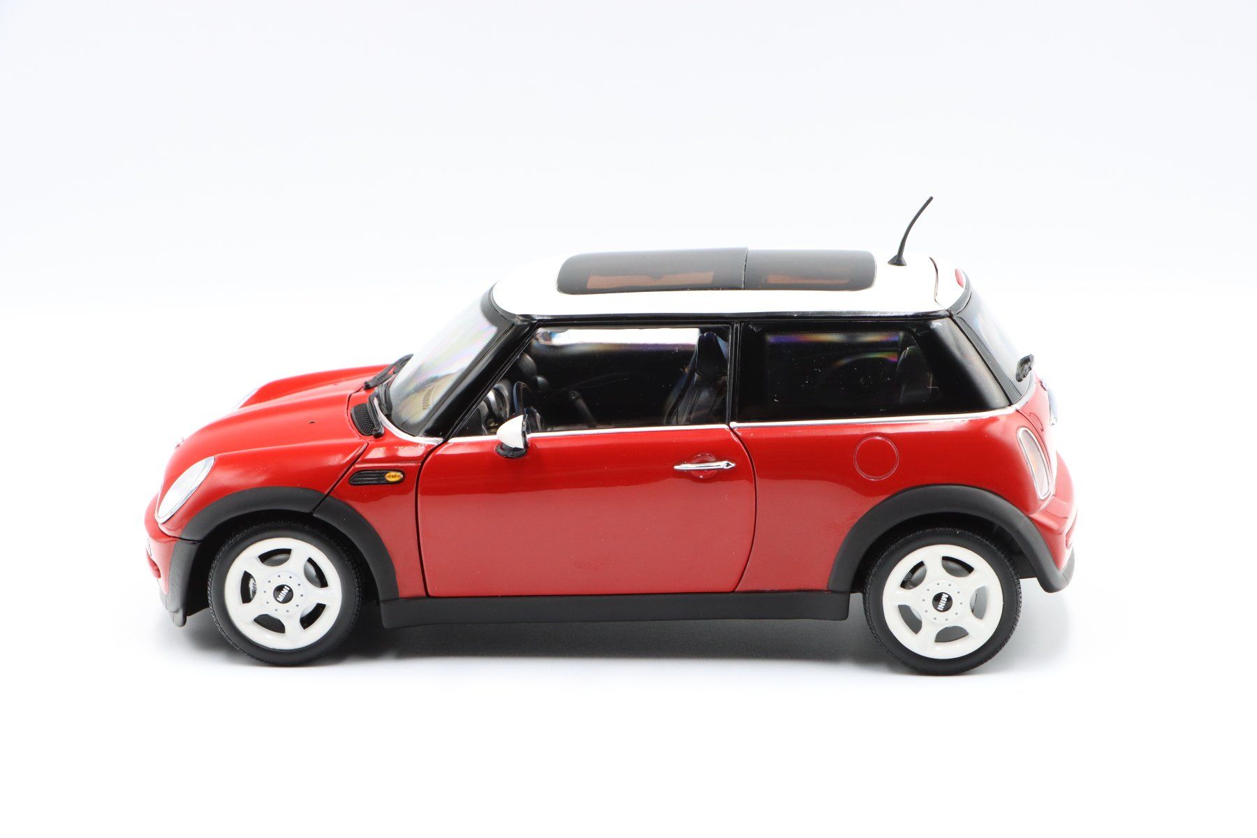 Modellini d'auto: Mini Cooper 2004 1:18 Kyosho – Difettoso da Bühl b.Aarberg venduto da modelldiecast 3
