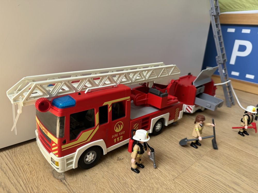 Playmobil Feuerwehrauto mit Drehleiter und Anhänger | Kaufen auf Ricardo