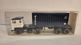 Scania mit Containerauflieger von Wiking