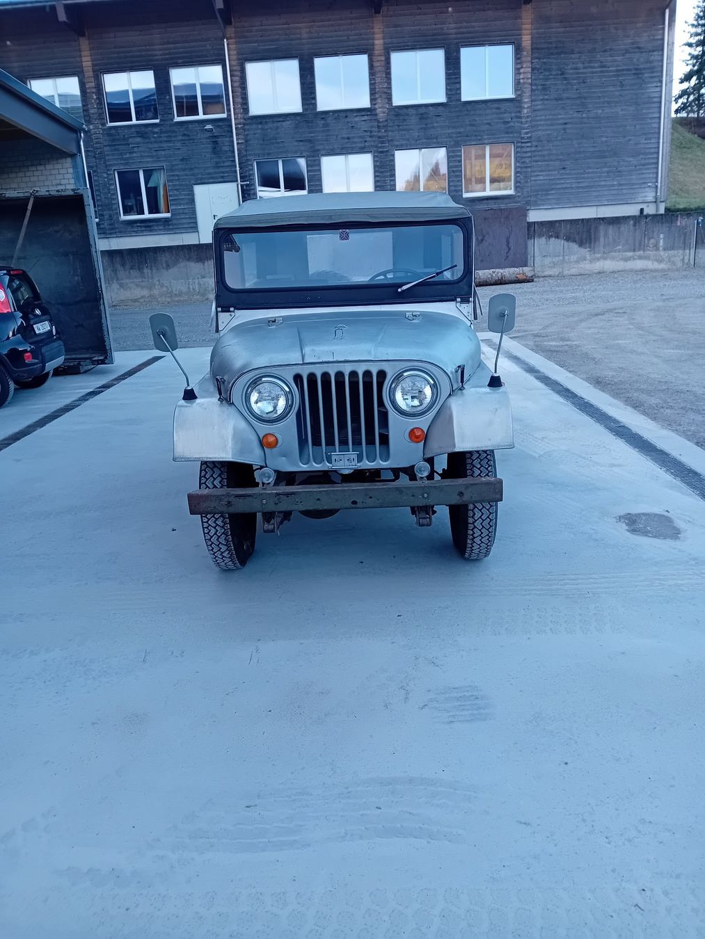Jeep Automobili: Willys Universal Jeep CJ – Usato da Ennetmoos venduto da Quad4