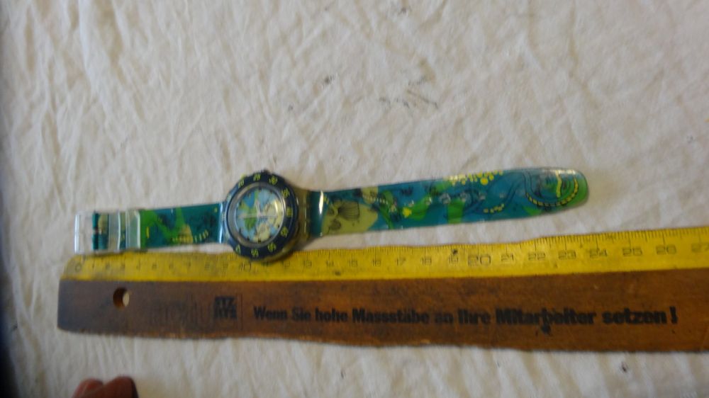 Swatch Montres: S-WATCH  SCHÖNE HERREN UHR,QUARTZ,MIT BOX.SCHÖNE FARBE.LÄÜFT – D'occasion à zürich par ahmad01 1
