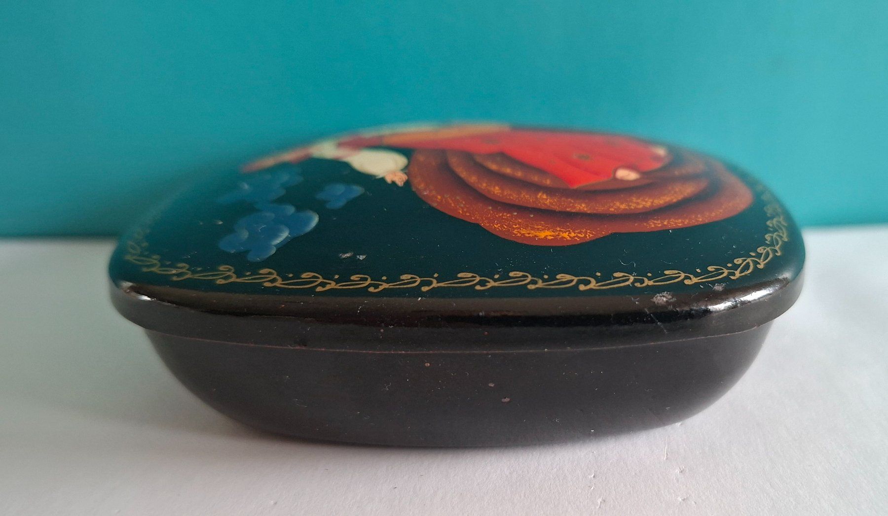 Tutte le decorazioni: Russische Metalldose Bemalt Top! – Usato da Opfikon venduto da Diversamente 5