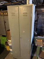 Metall Spind Schrank grau 2 Türen gebraucht