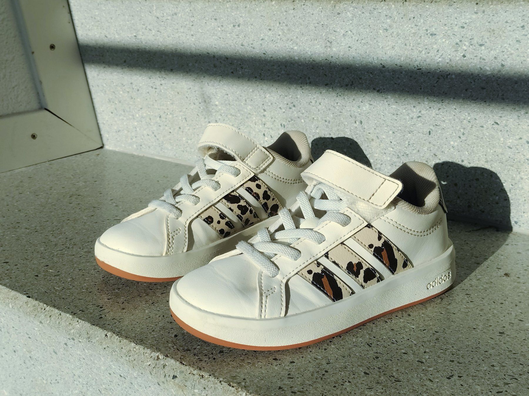 Adidas Scarpe per ragazze: Baskets adidas, 28, état neuf – Usato da Hauteville venduto da mhk_ck5h 1