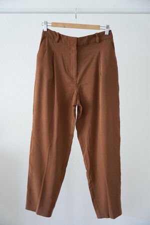 Zara Stoffhose braun Gr. S Frühling/Sommer 2024 49