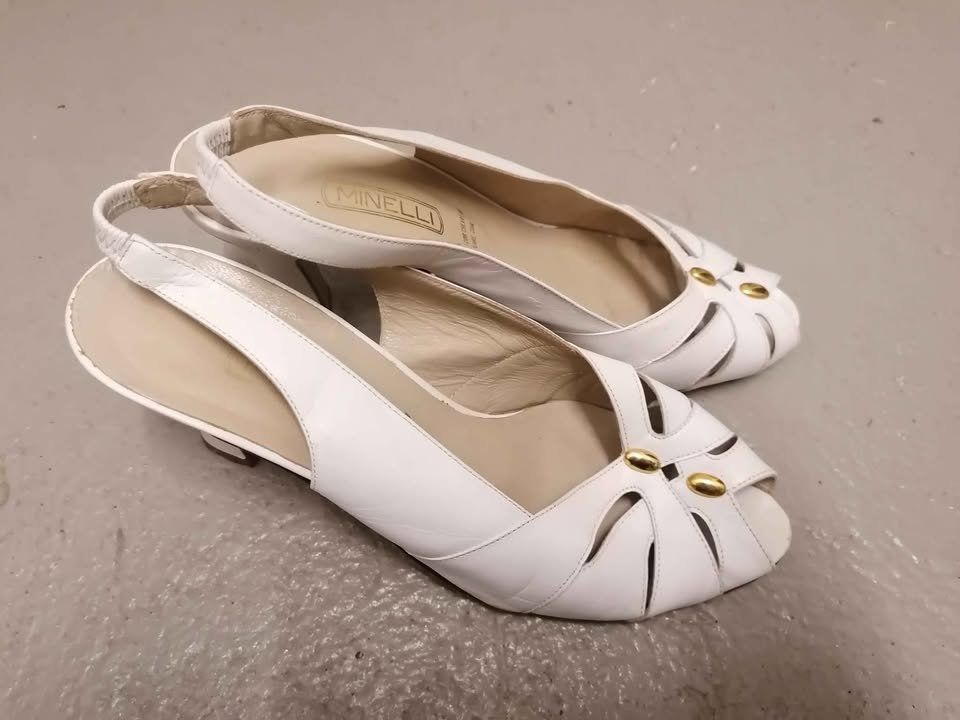 Scarpe da donna: Weisse Schuhe mit Absatz Gr. 38 – Usato da Nänikon venduto da Manta87