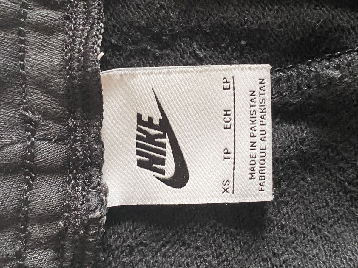 Nike Pantaloni: Nike Trainerhose Schwarz – Usato da Zürich venduto da kse_nathan 2